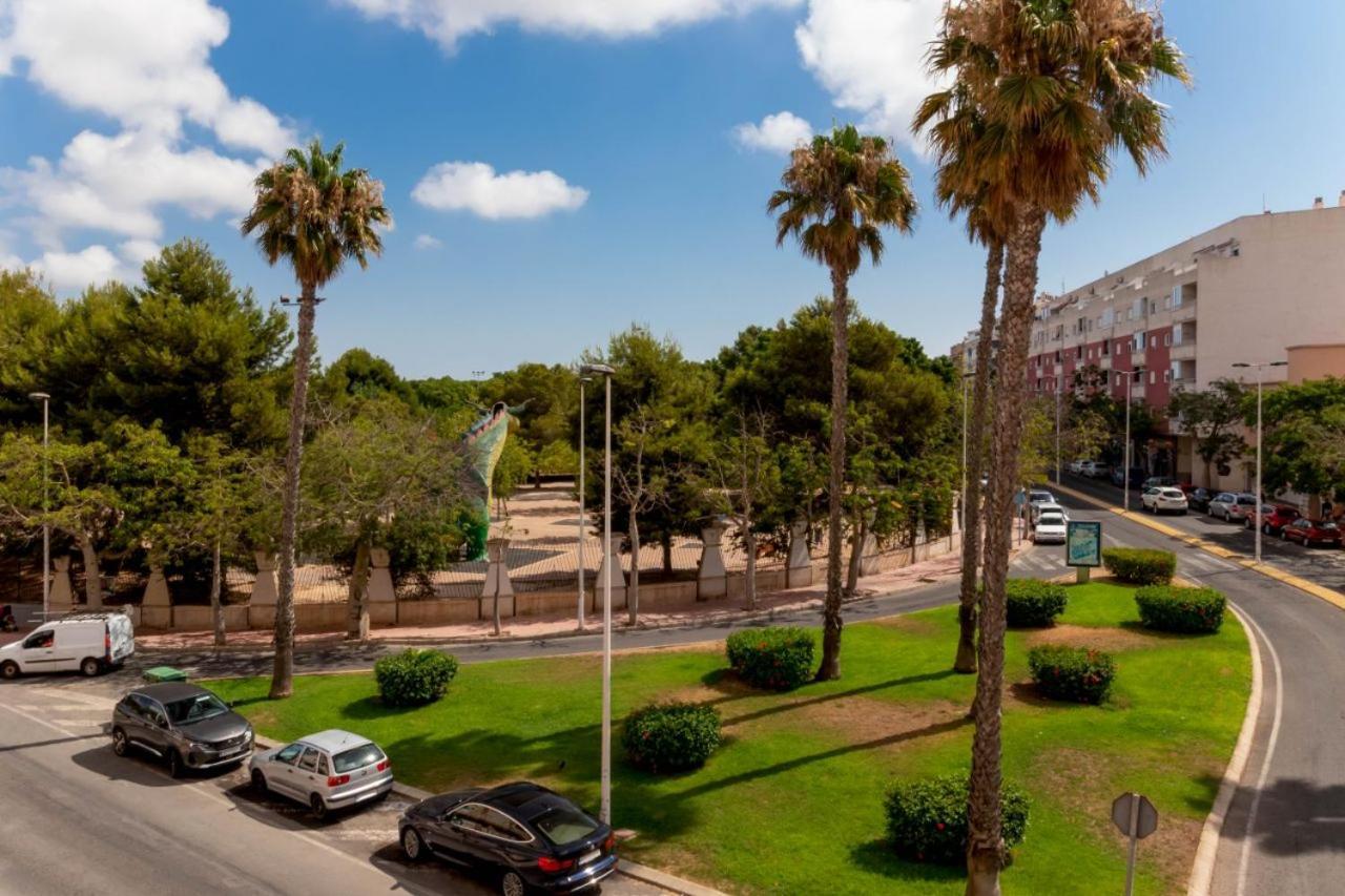Apartamentos Villa Madrid Торевьиа Экстерьер фото