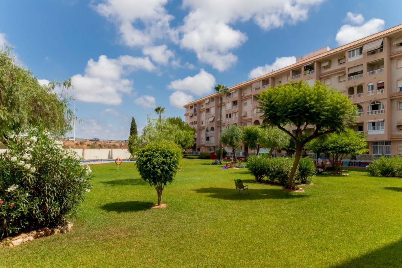 Apartamentos Villa Madrid Торевьиа Экстерьер фото