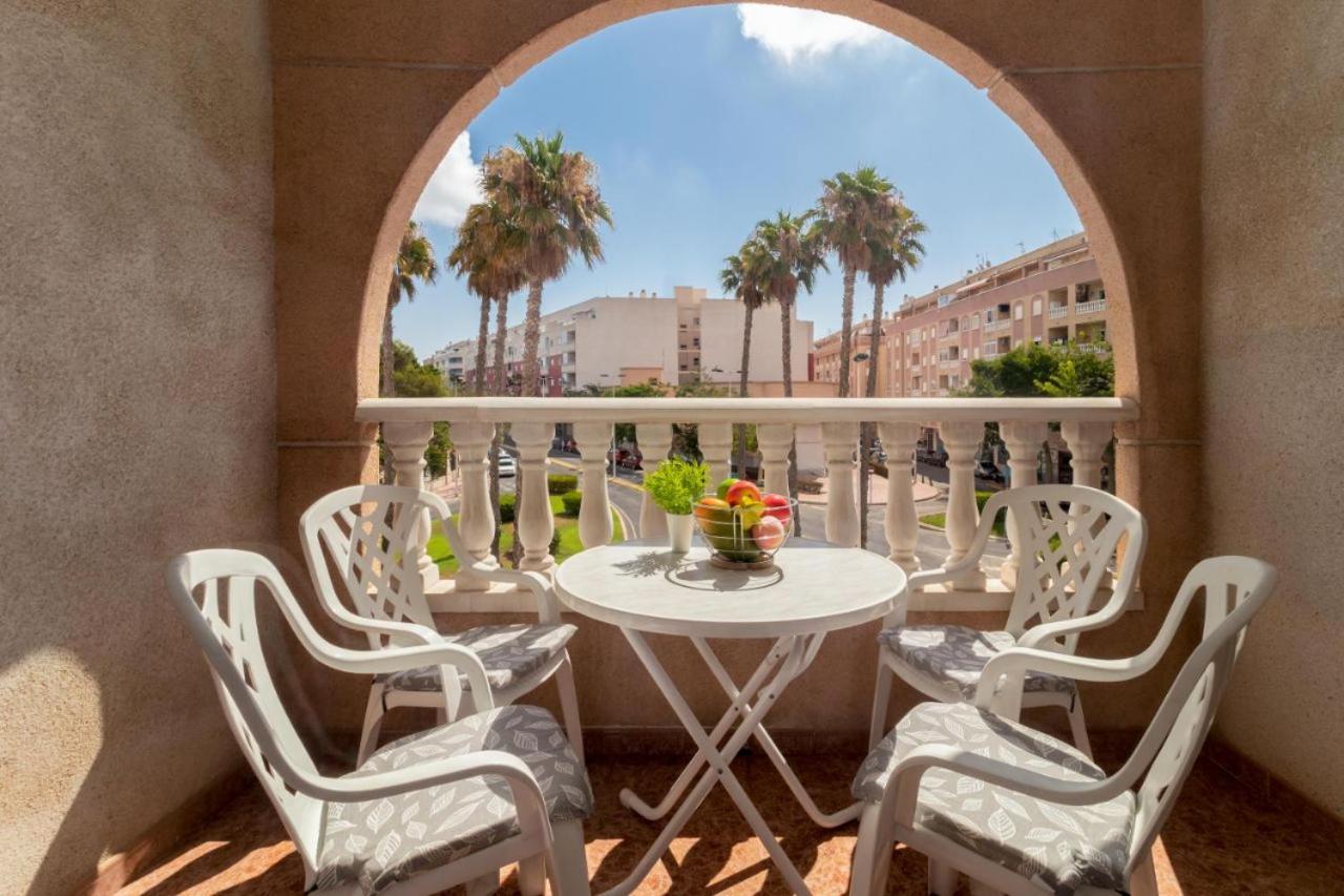 Apartamentos Villa Madrid Торевьиа Экстерьер фото