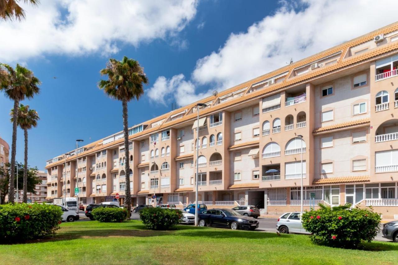 Apartamentos Villa Madrid Торевьиа Экстерьер фото